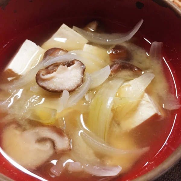 玉ねぎ 豆腐 しいたけの味噌汁 レシピ 作り方 By たかまさ 楽天レシピ 玉ねぎ 豆腐 しいたけの味噌汁 レシピ 作り方 By たかまさ 楽天レシピ