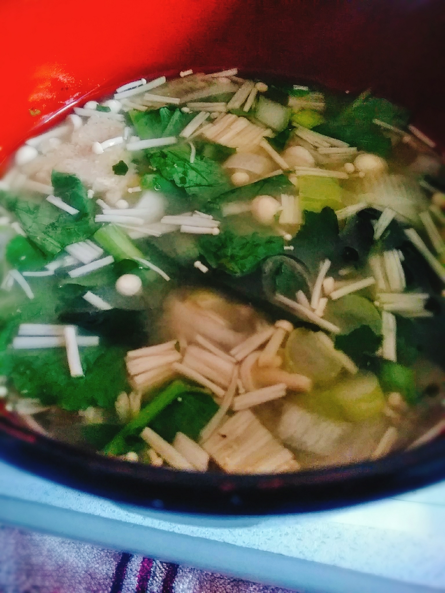 えのきカブ葉ワカメの味噌汁