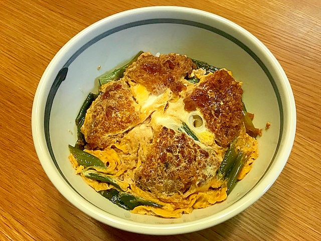 メンチカツ卵とじ丼