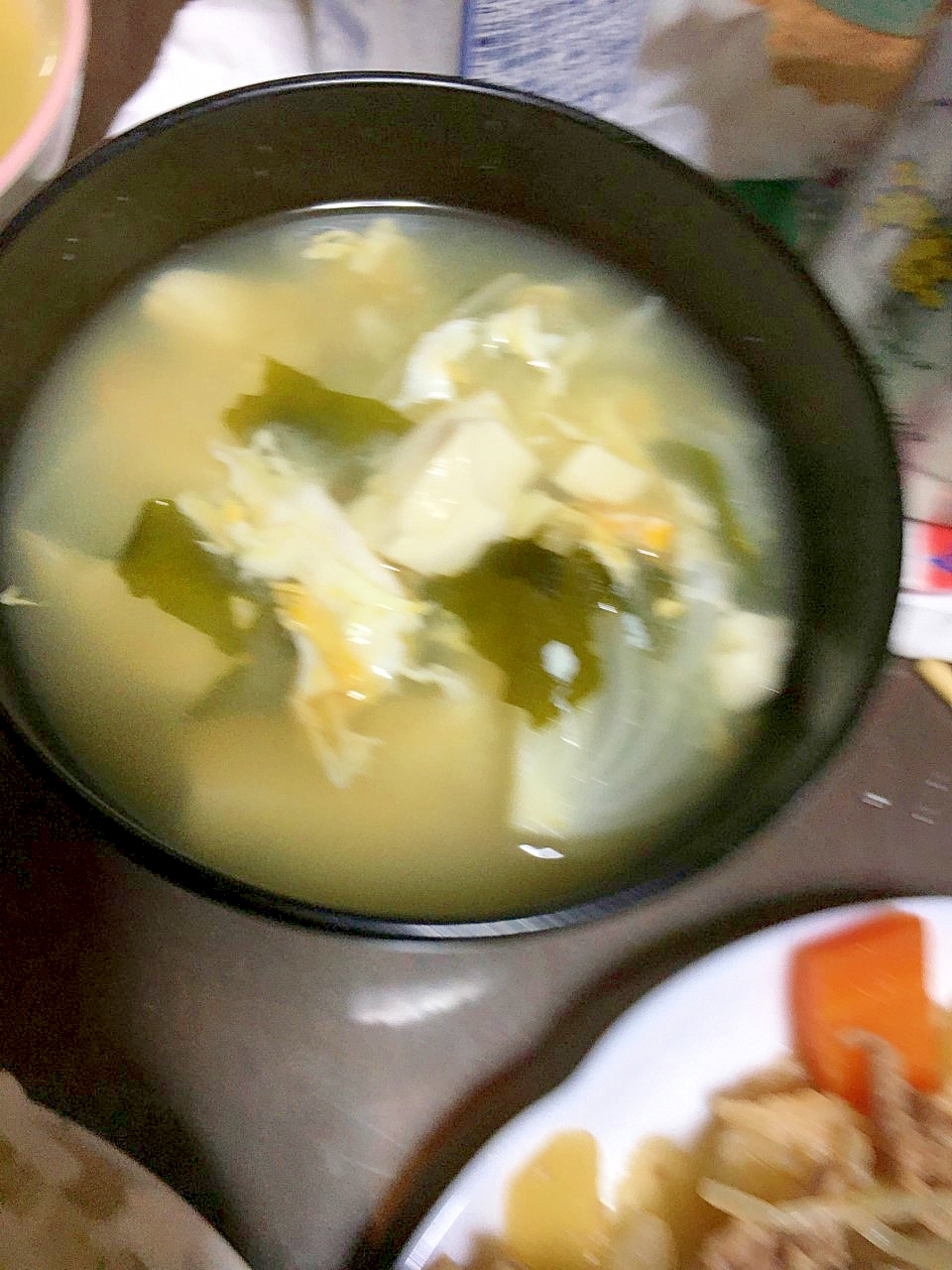 新玉ねぎと豆腐とわかめの卵とじ汁