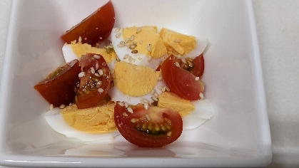 卵とトマトの胡麻サラダ