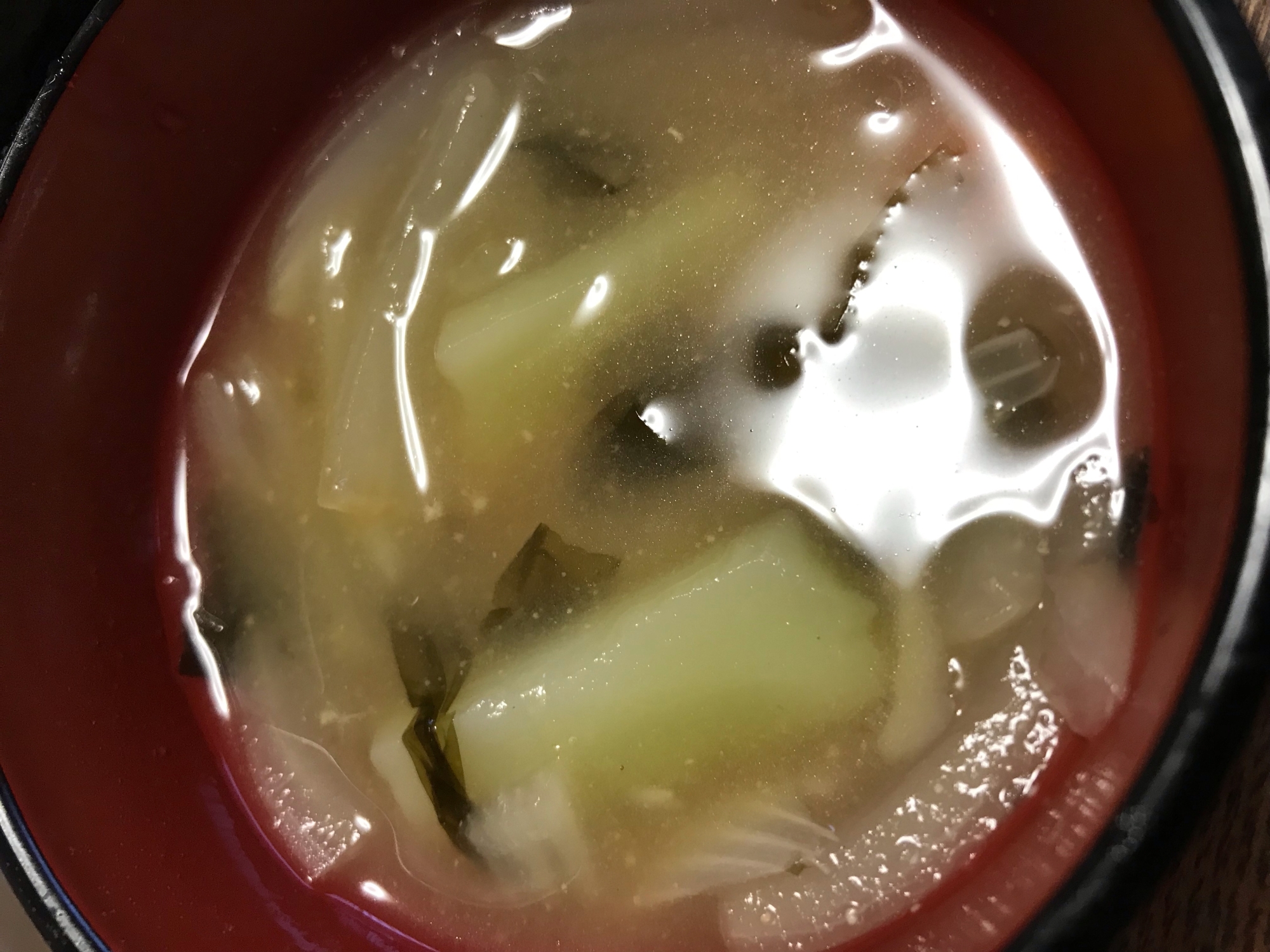 ブロッコリーの芯と玉ねぎとわかめ味噌汁