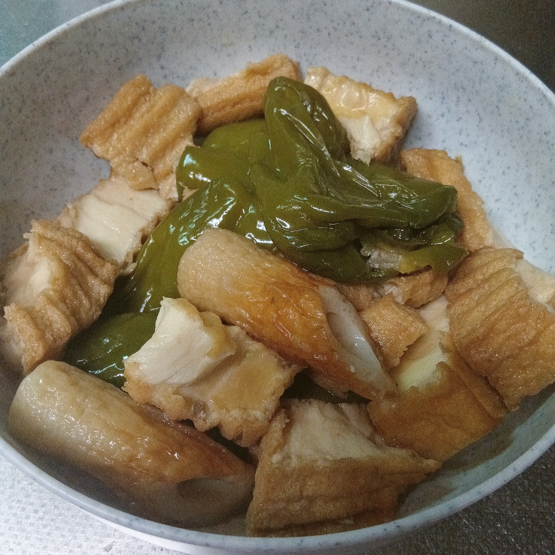 丸ごとピーマンと厚揚げの煮物