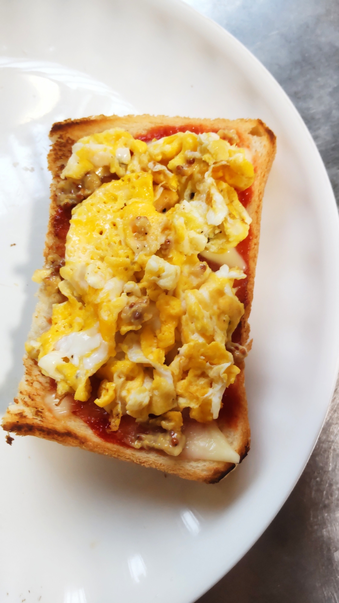 ケチャップ&粒マスたまごトースト