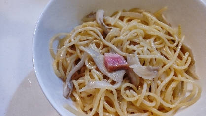 ベーコンときのこのシンプルパスタ