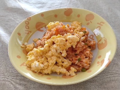 余った野菜も追加してオムライスにしてみました。簡単で美味しかったです(^o^)