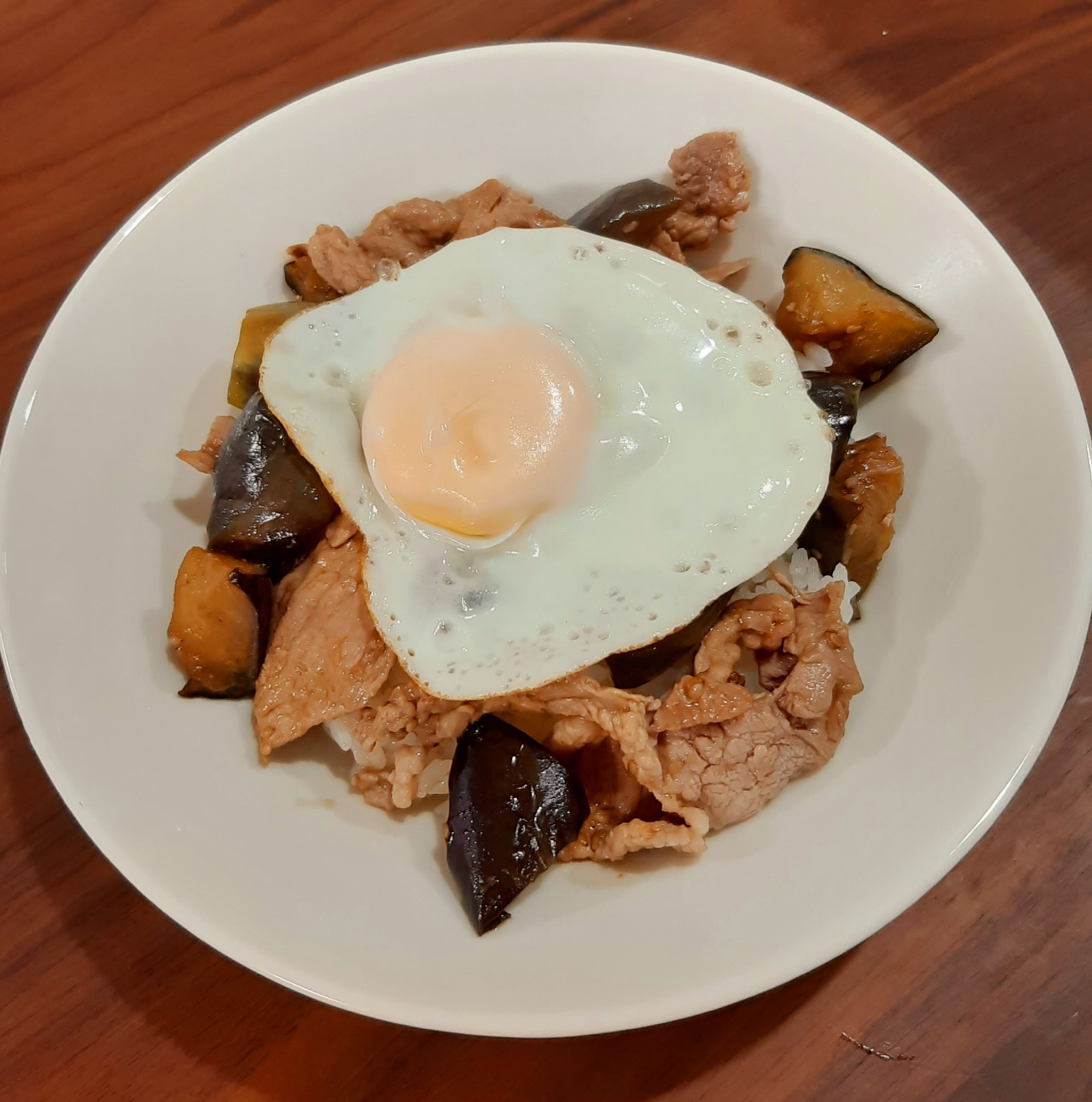 なすと豚肉の甘辛丼