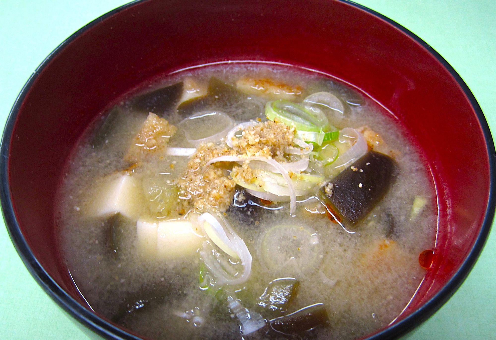 【減塩】なすと絹揚げのピリ辛お味噌汁