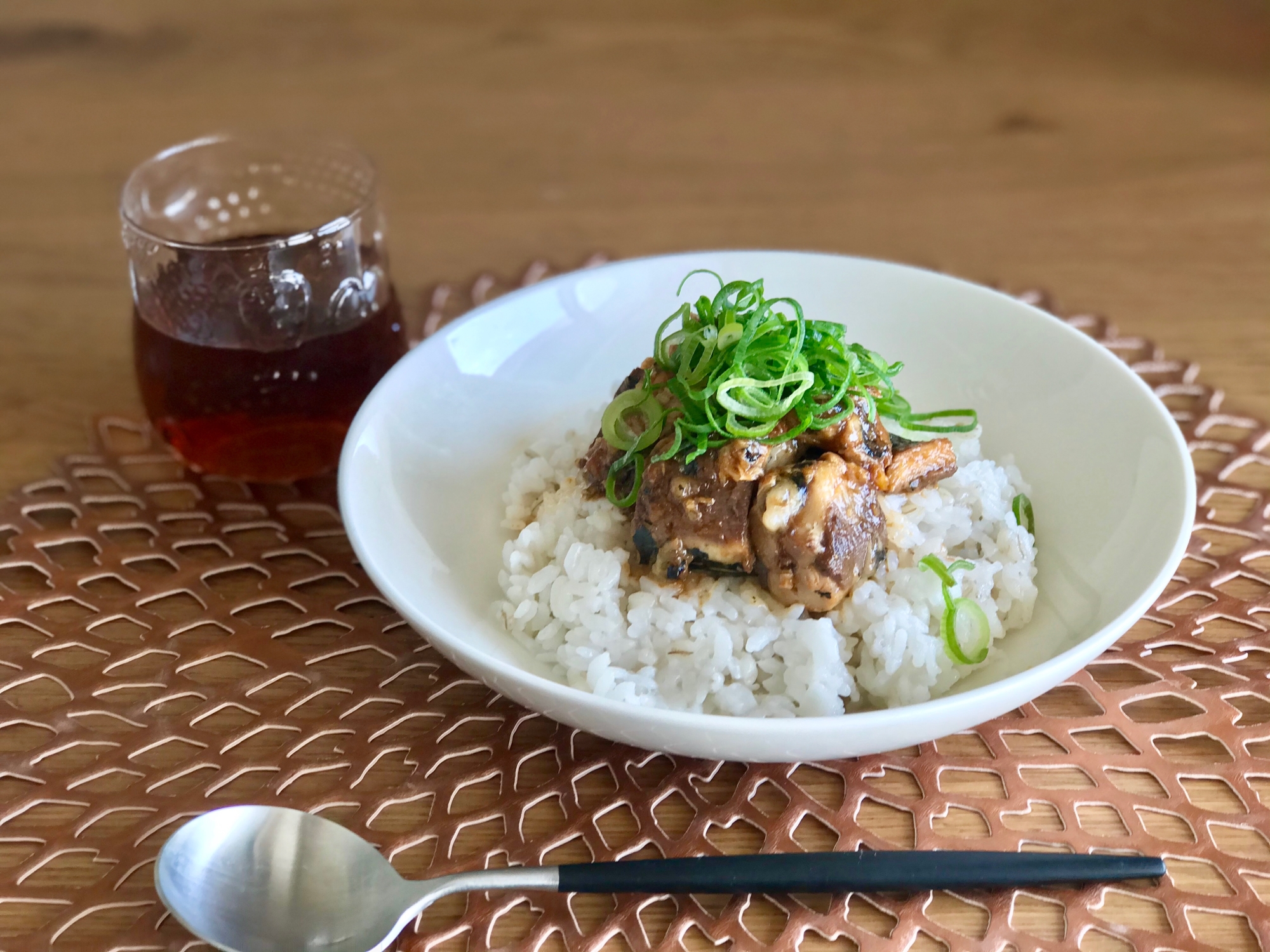 ひと手間で絶品！ご飯がすすむ甘辛いわしの水煮丼