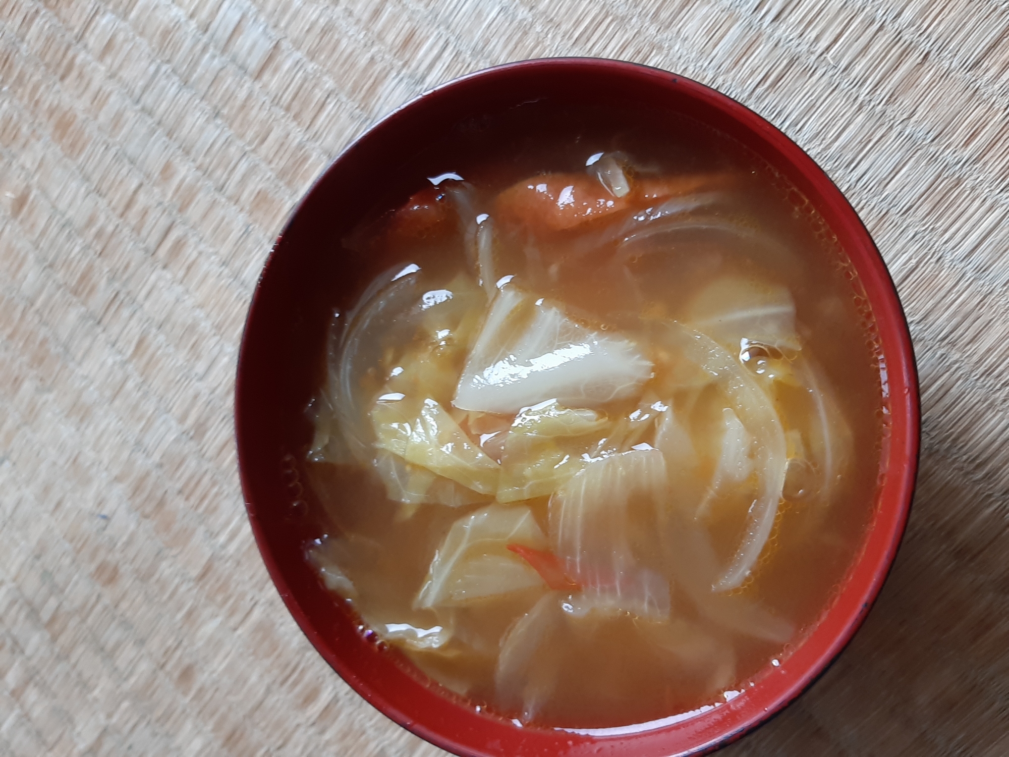 キャベツ　玉ねぎ　トマト　ウインナー　中華スープ