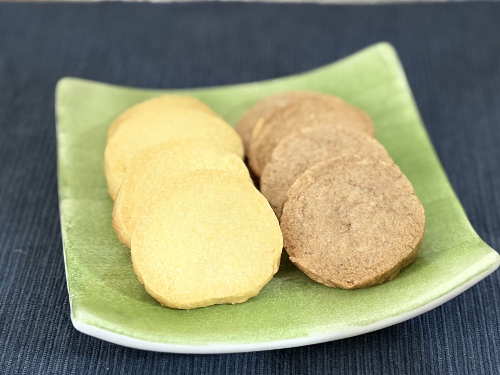 フードプロセッサーで簡単2種類のサクサククッキー