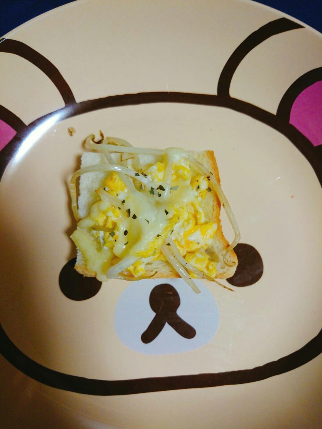 モヤシと卵の炒め　チーズおやつパン