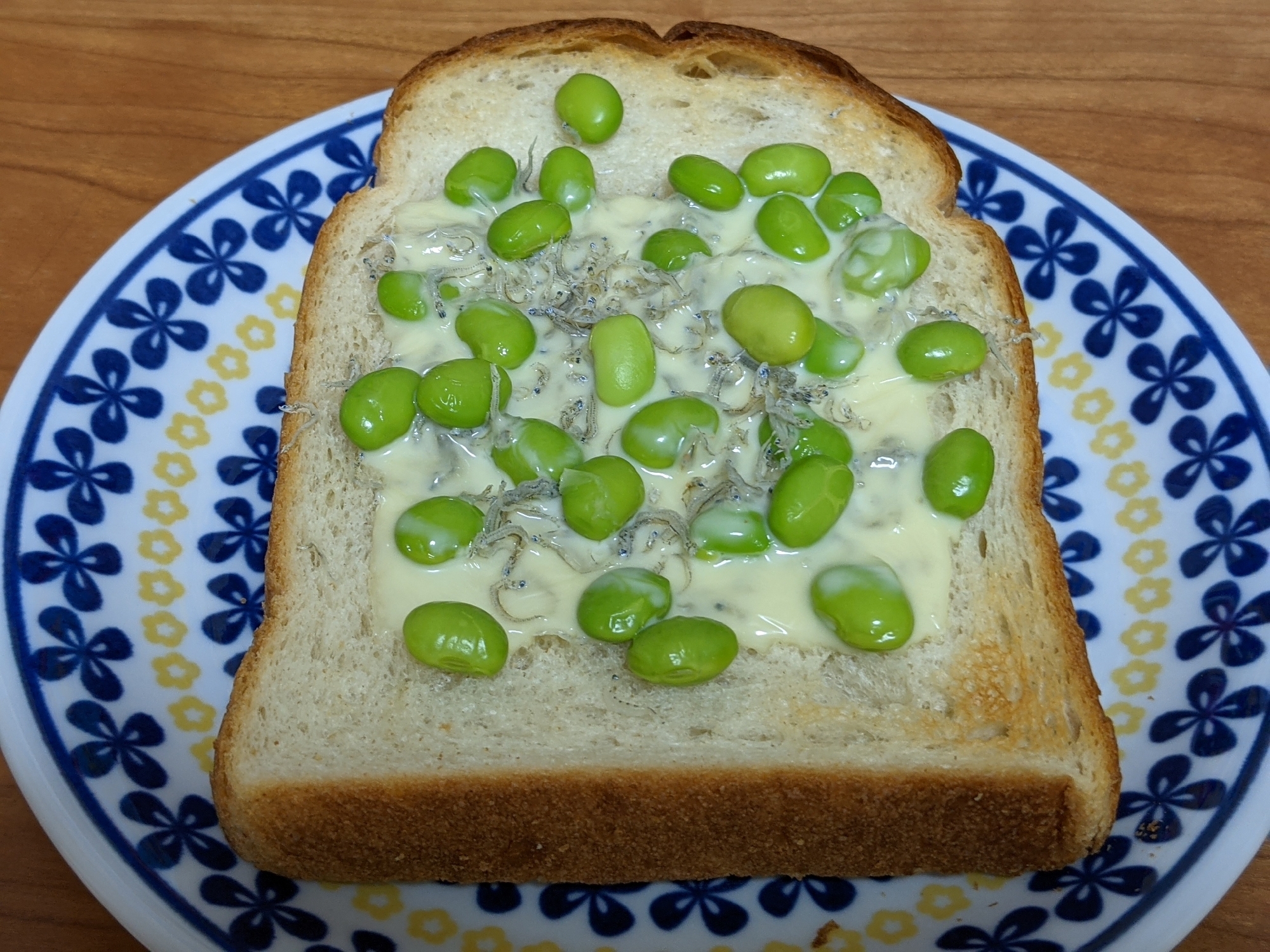 枝豆とじゃこのチーズトースト