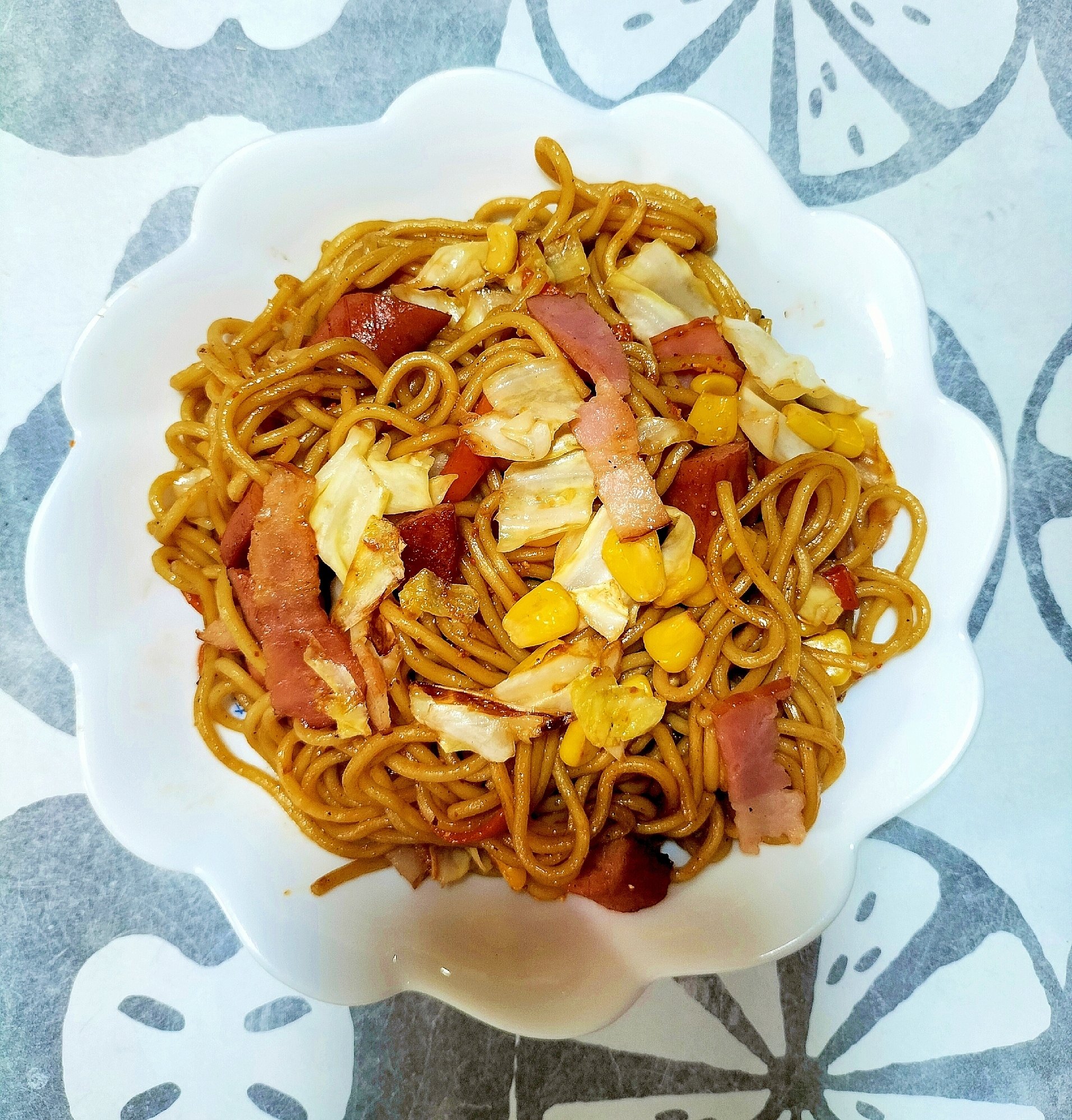 ベーコンとコーンの焼きそば
