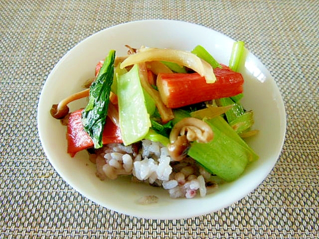 カニカマと小松菜としめじの雑穀ご飯♪