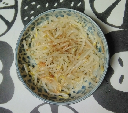 こんばんは♪
ガーリックバターと鰹節でとても美味しくいただきました('ー ' *)
家族に大好評でした！レシピありがとうございます(_ _)