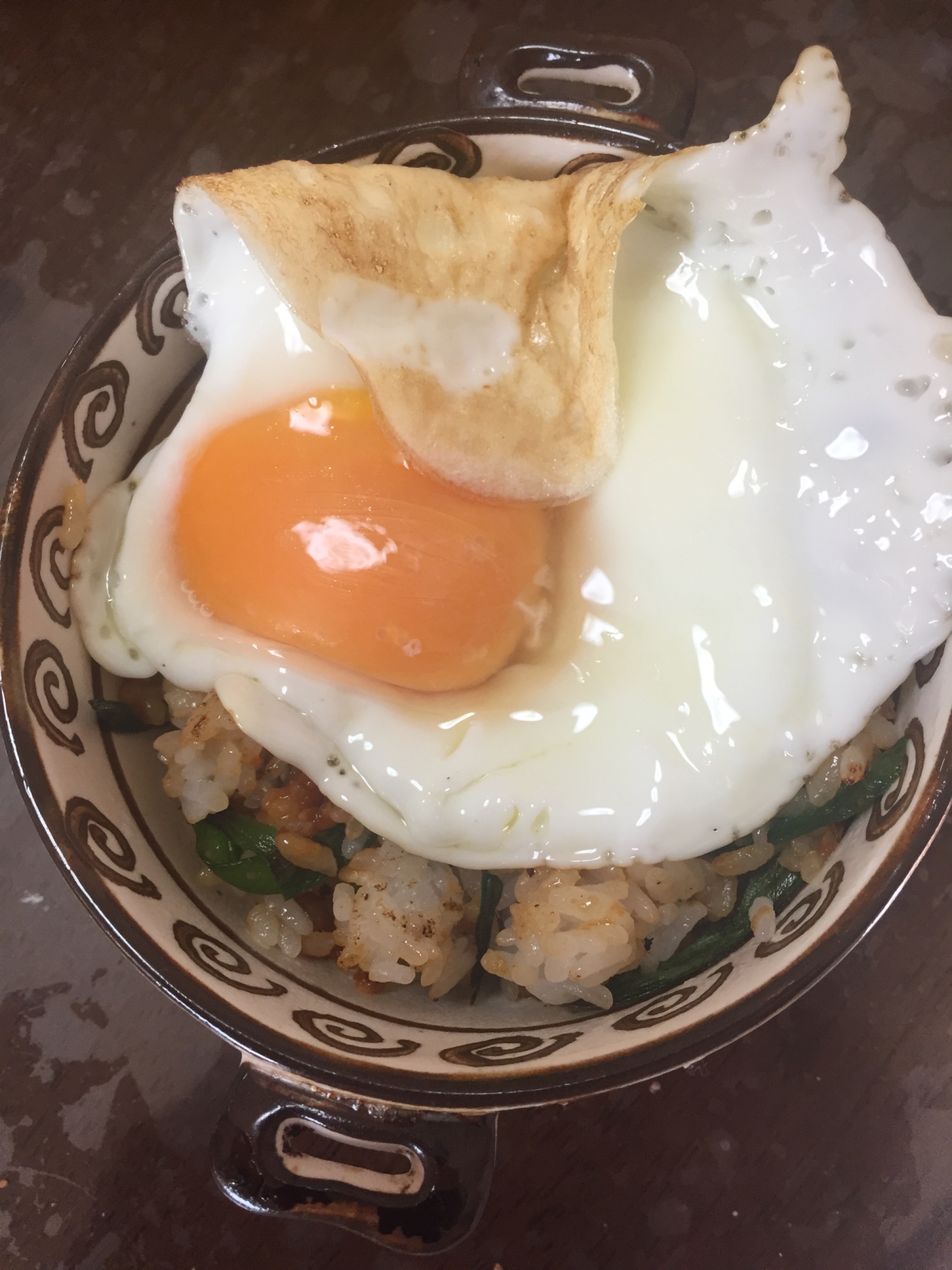 にらご飯の目玉焼き乗せ