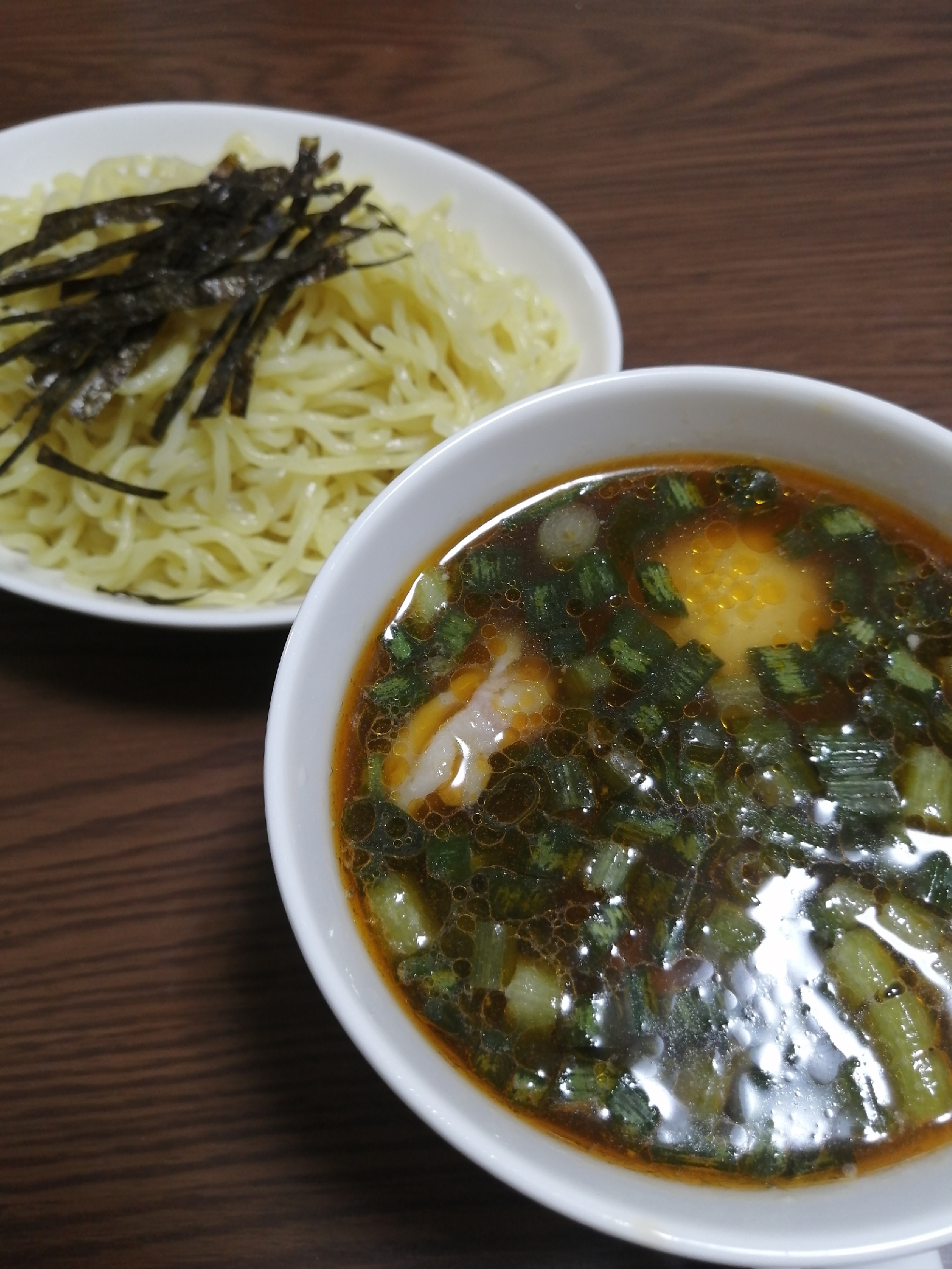 夏にピッタリ！ピリ辛冷やしざるラーメン