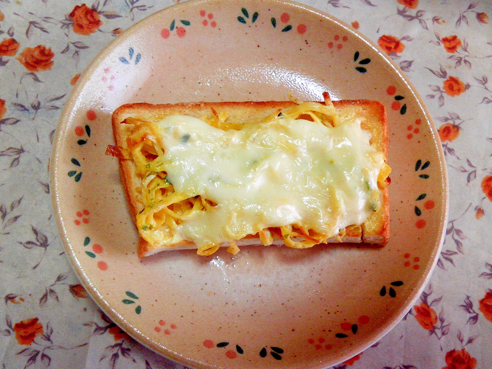 錦糸卵とチーズのトースト