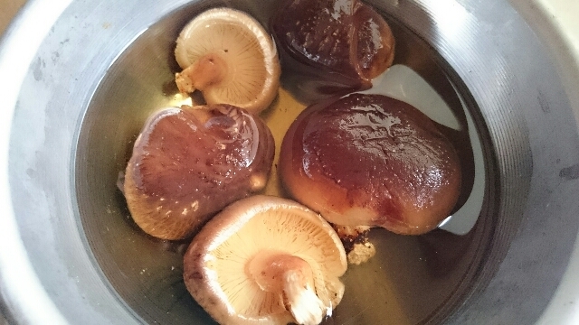 ほっとくだけ 干し椎茸の戻し方 レシピ 作り方 By ひかりmam 楽天レシピ ほっとくだけ 干し椎茸の戻し方 レシピ 作り方 By ひかりmam 楽天レシピ