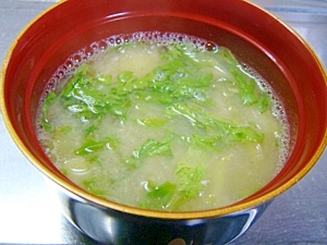 お鍋用のカット野菜が残ったら翌朝のお味噌汁に♪