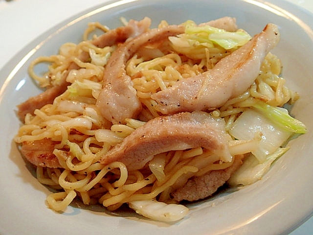 スパドレで　大蒜醤油風味　豚バラと白菜の焼きそば