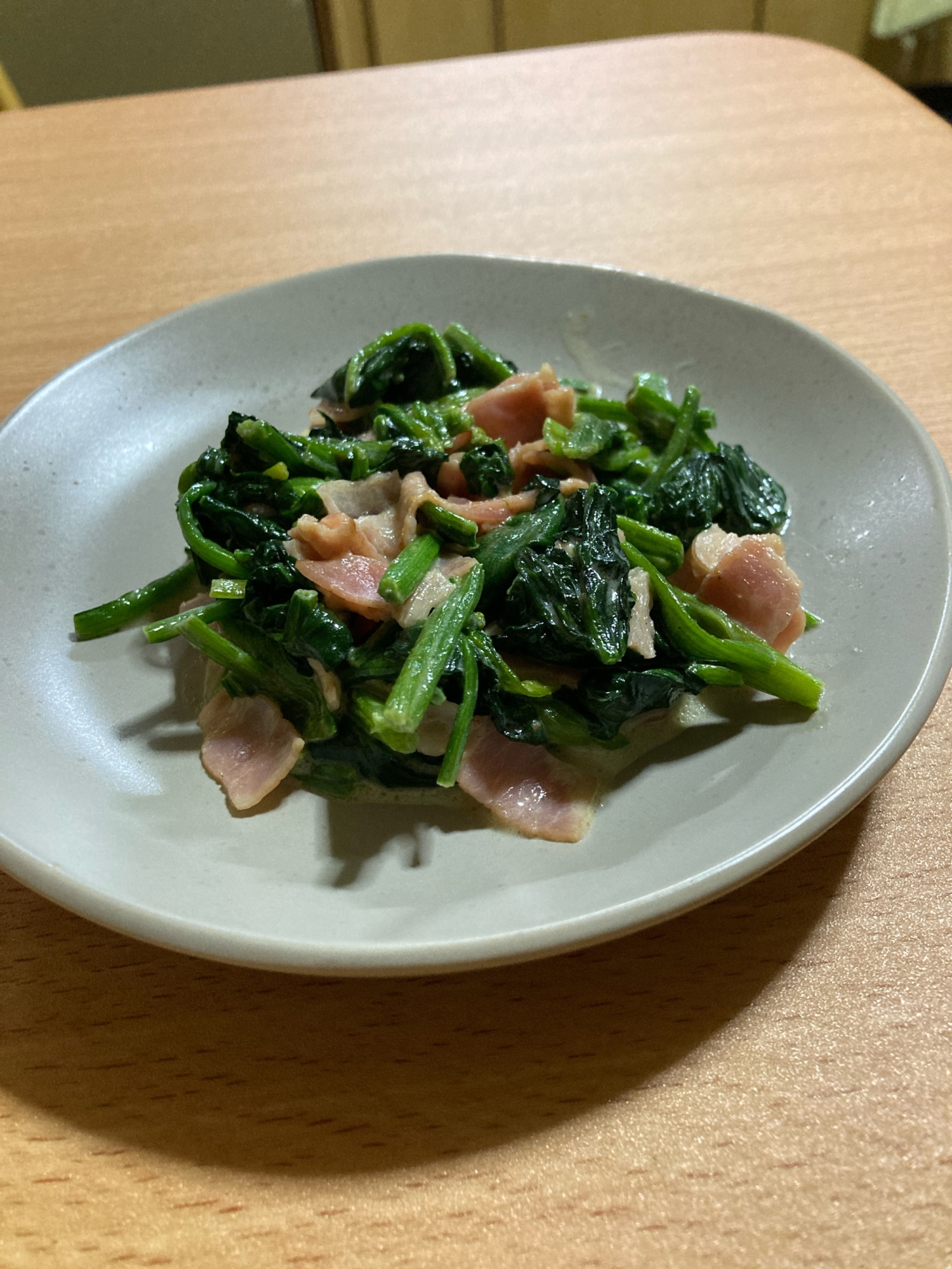 ほうれん草とベーコンの炒め物