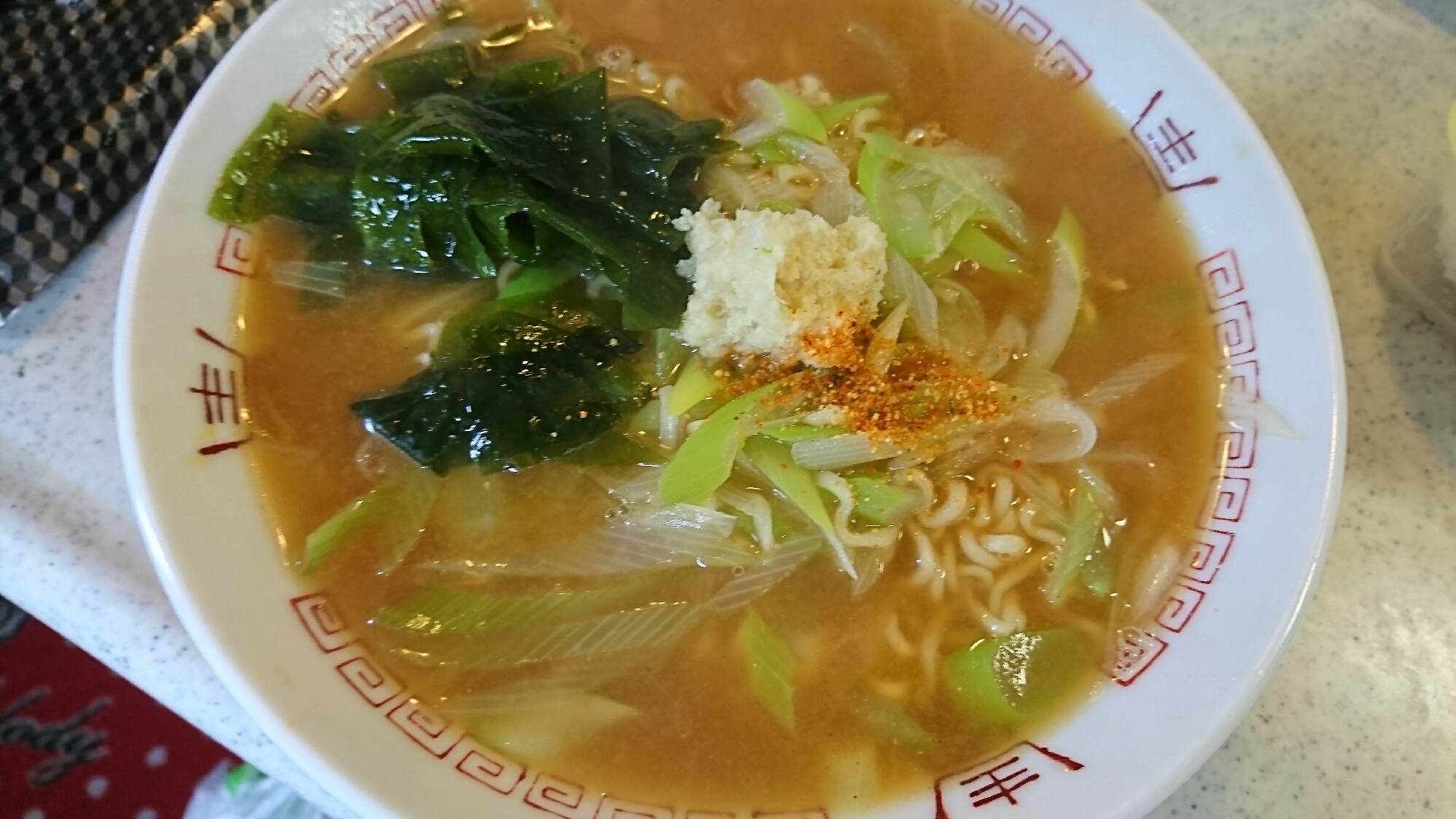 長ネギとわかめの味噌ラーメン