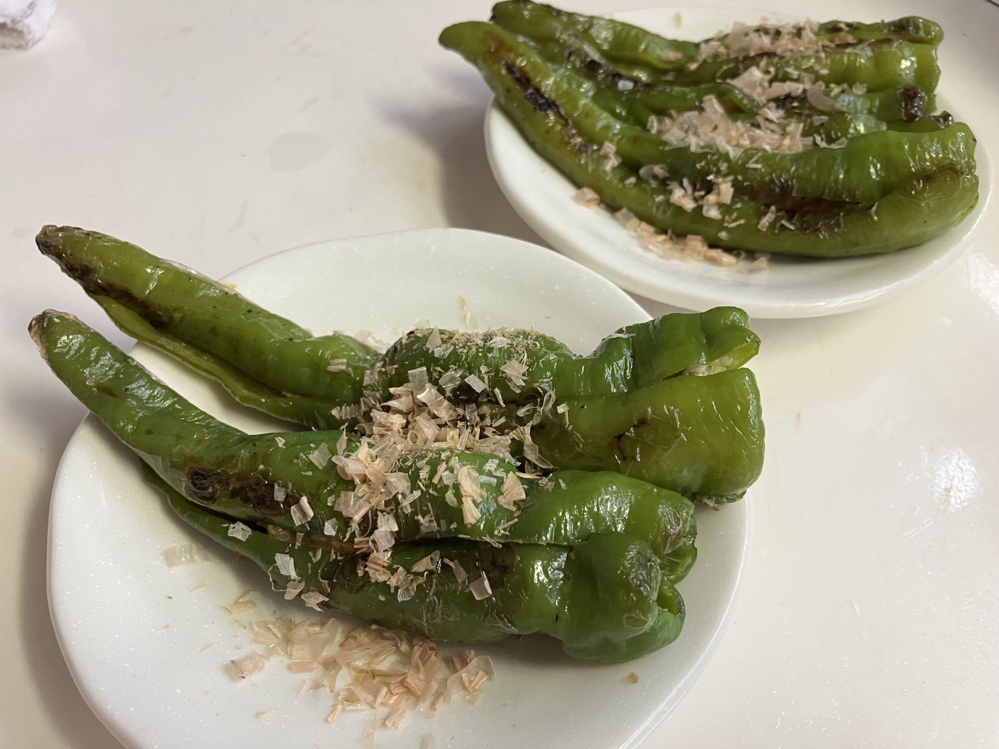 メインおかずになる♪万願寺とうがらしの肉詰め焼き