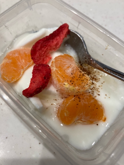 ヨーグルトに♪いちごみかんコーヒーを