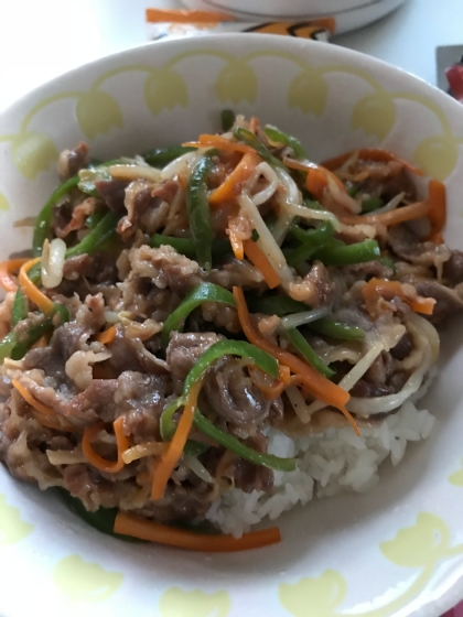 ご飯に乗っけて丼ぶりに。美味しくできましたご飯がすすみます。