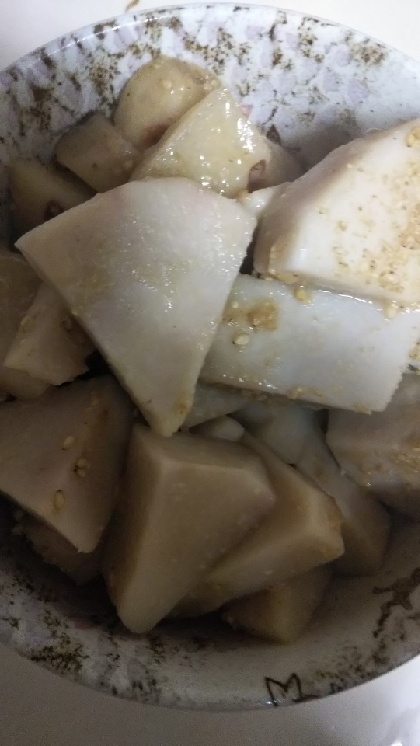 里芋のゴマ味噌煮。