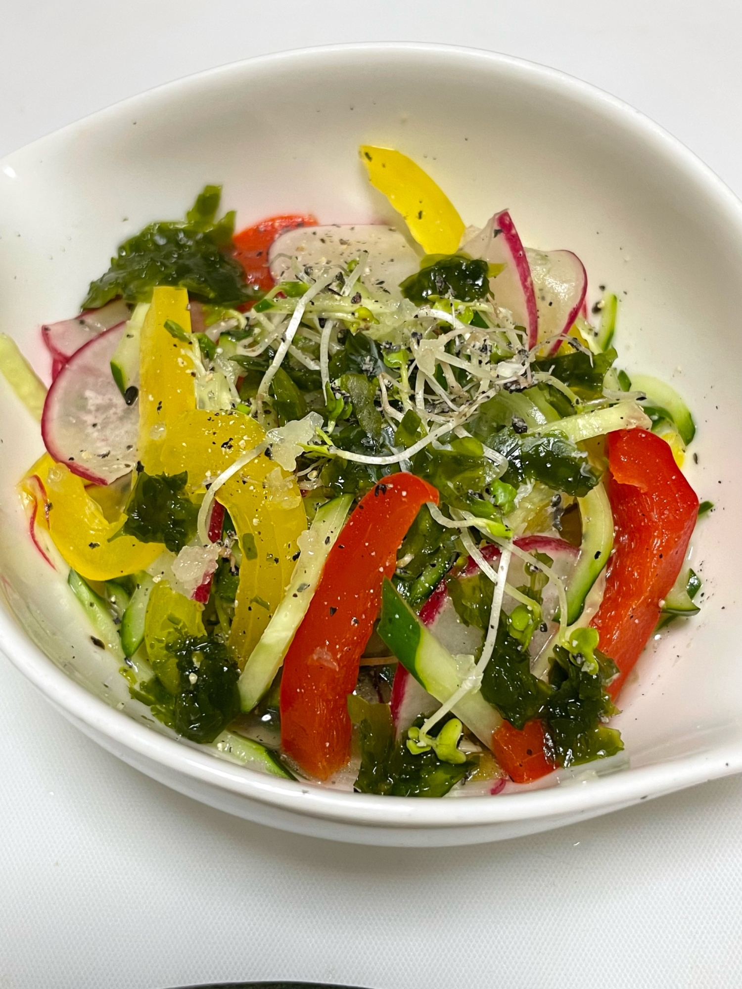 カラフル野菜で腸活UP!きゅうりと野菜の麹サラダ