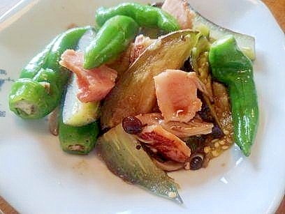 茄子・ししとう・しめじ・ベーコンの　炒め物