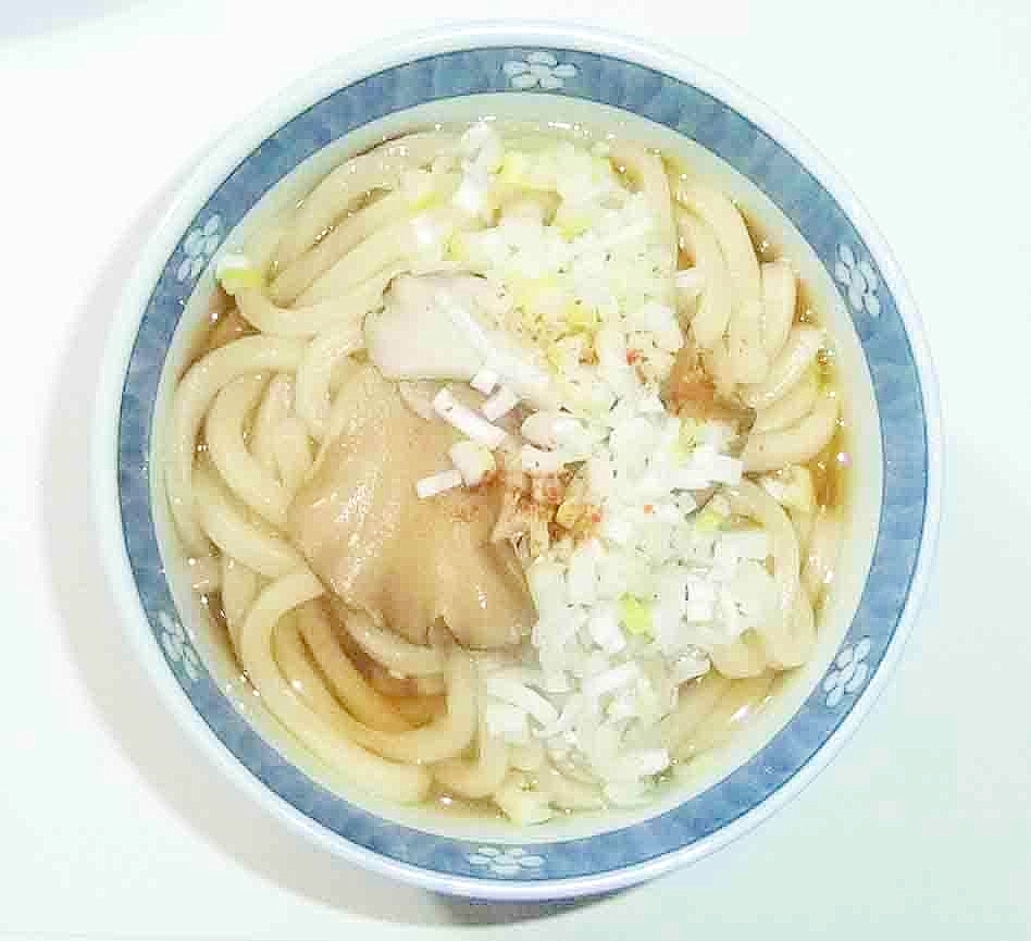 舞茸と白ネギで温かいうどん