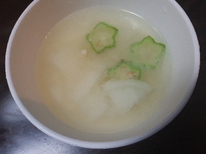 白味噌でまろやか✿⁠大根&オクラの味噌汁