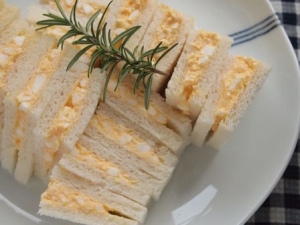 砂糖とバターがきめて 喫茶店に負けない卵サンド