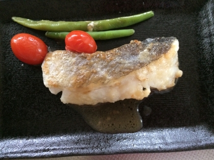 皮がカリ！白身魚のレモンバター焼き