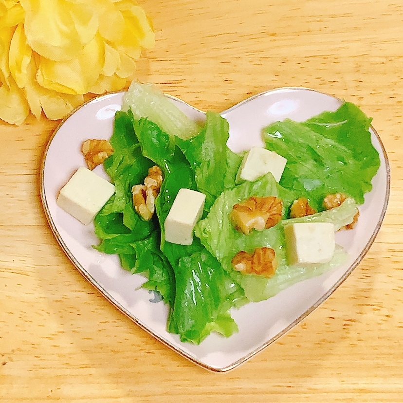 レタスチーズくるみサラダ