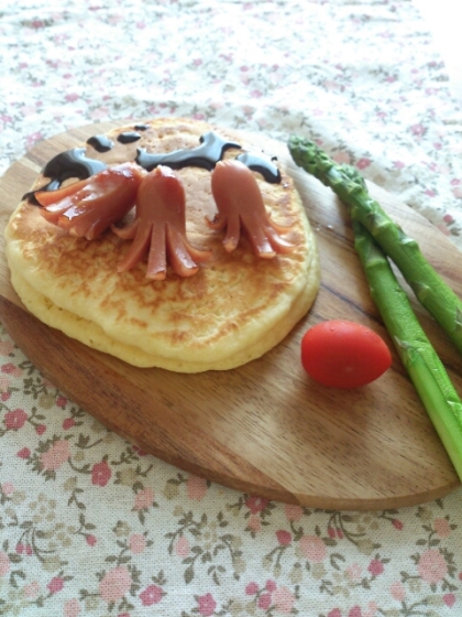 娘の初運動会頑張れ朝食です！でも、今日は暑そう･･･
［がんば］ってチョコで書いたけど垂れた(>_<)
厚みがあって美味しそう！モリモリ食べてます♪