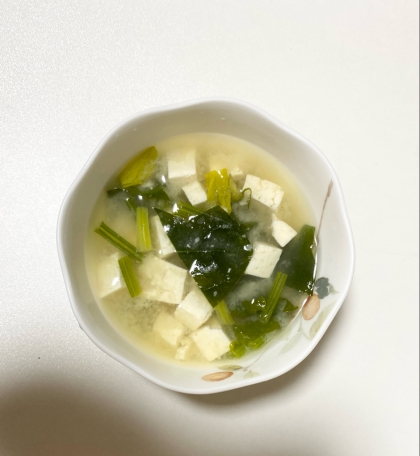 豆腐 小松菜 油揚げのお味噌汁