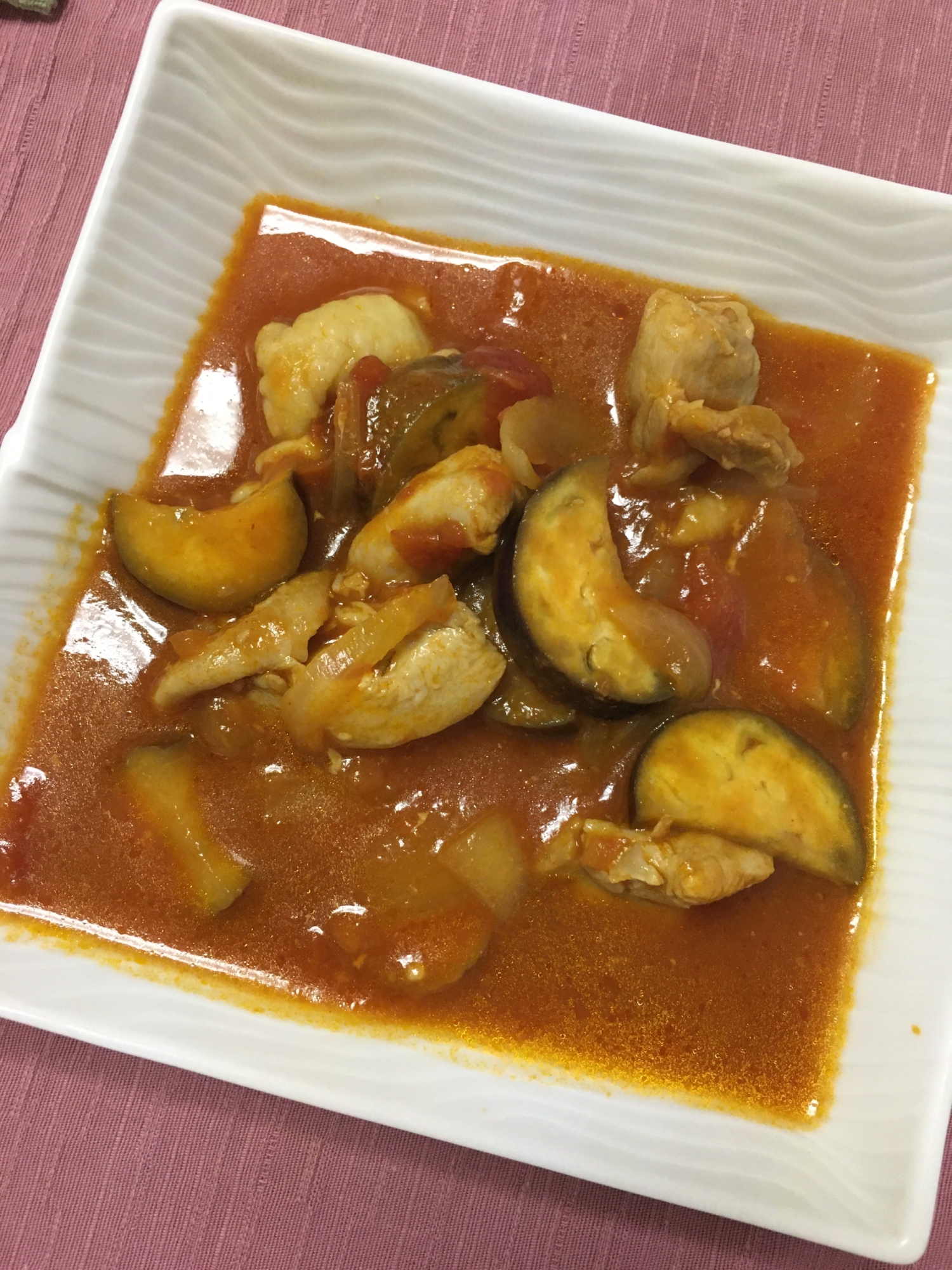 茄子と鶏肉のトマト煮込み