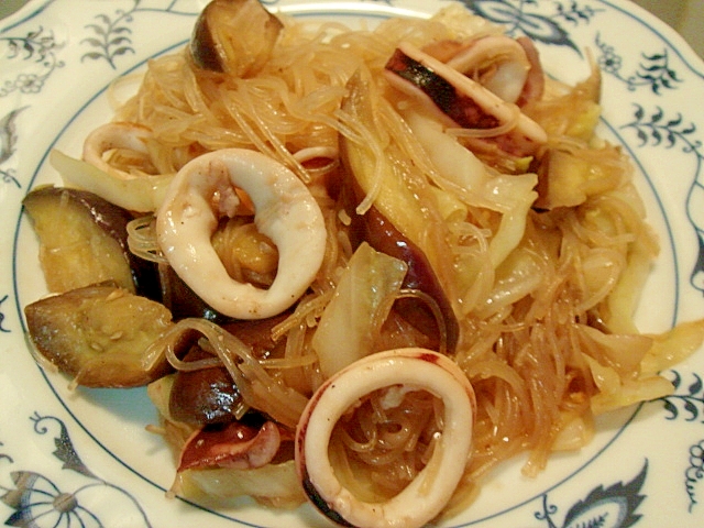 イカ＆茄子、キャベツの焼きビーフン