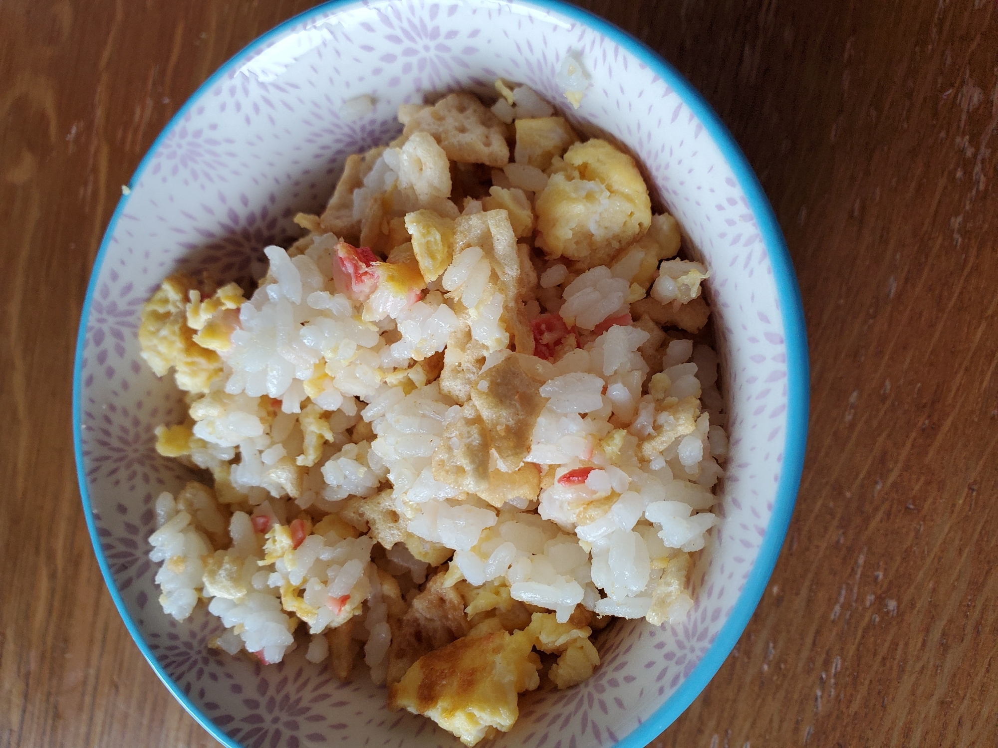 サッポロポテトバーベキュー味のカニカマ卵チャーハン