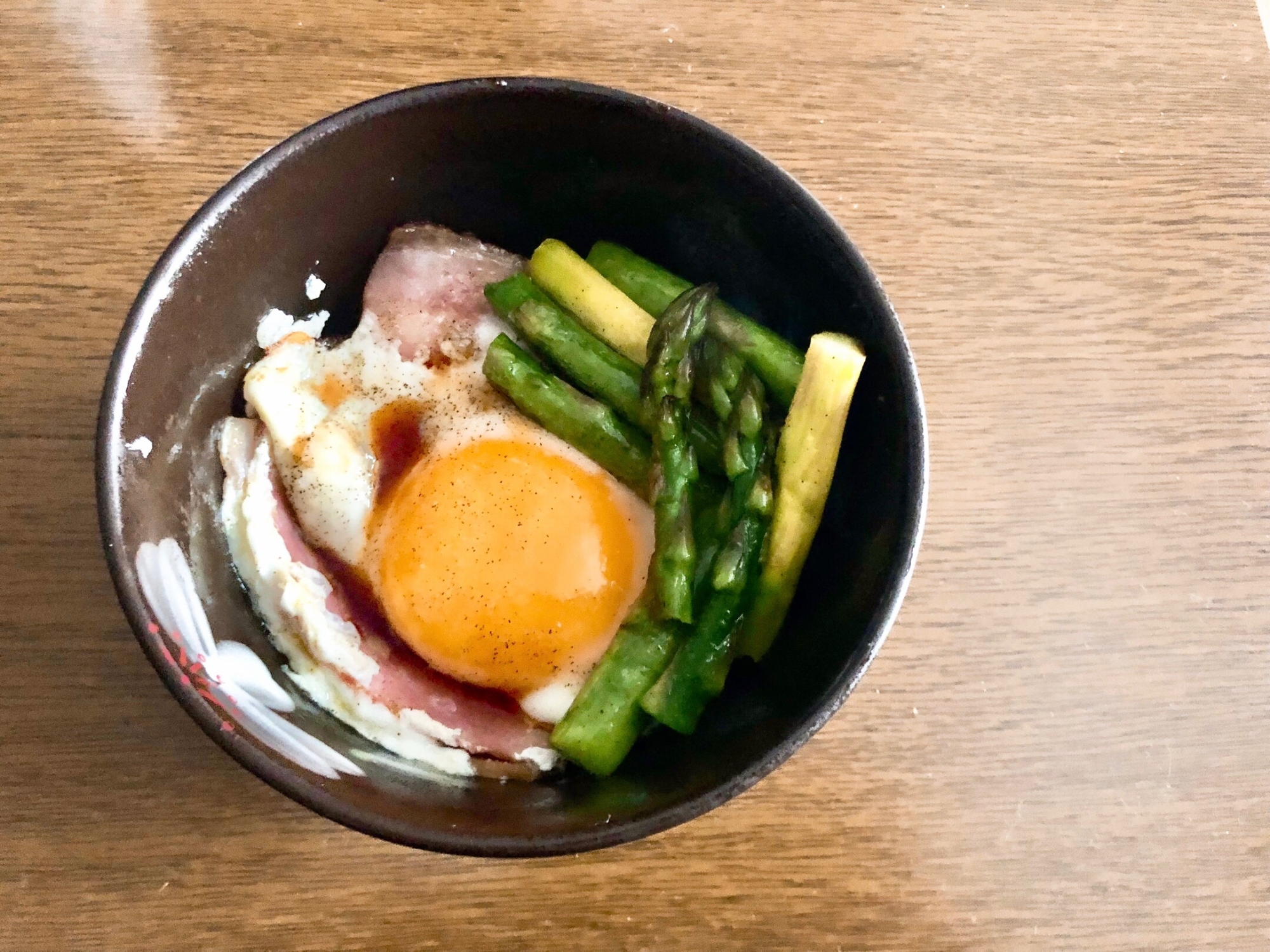 アスパラとベーコンエッグ丼