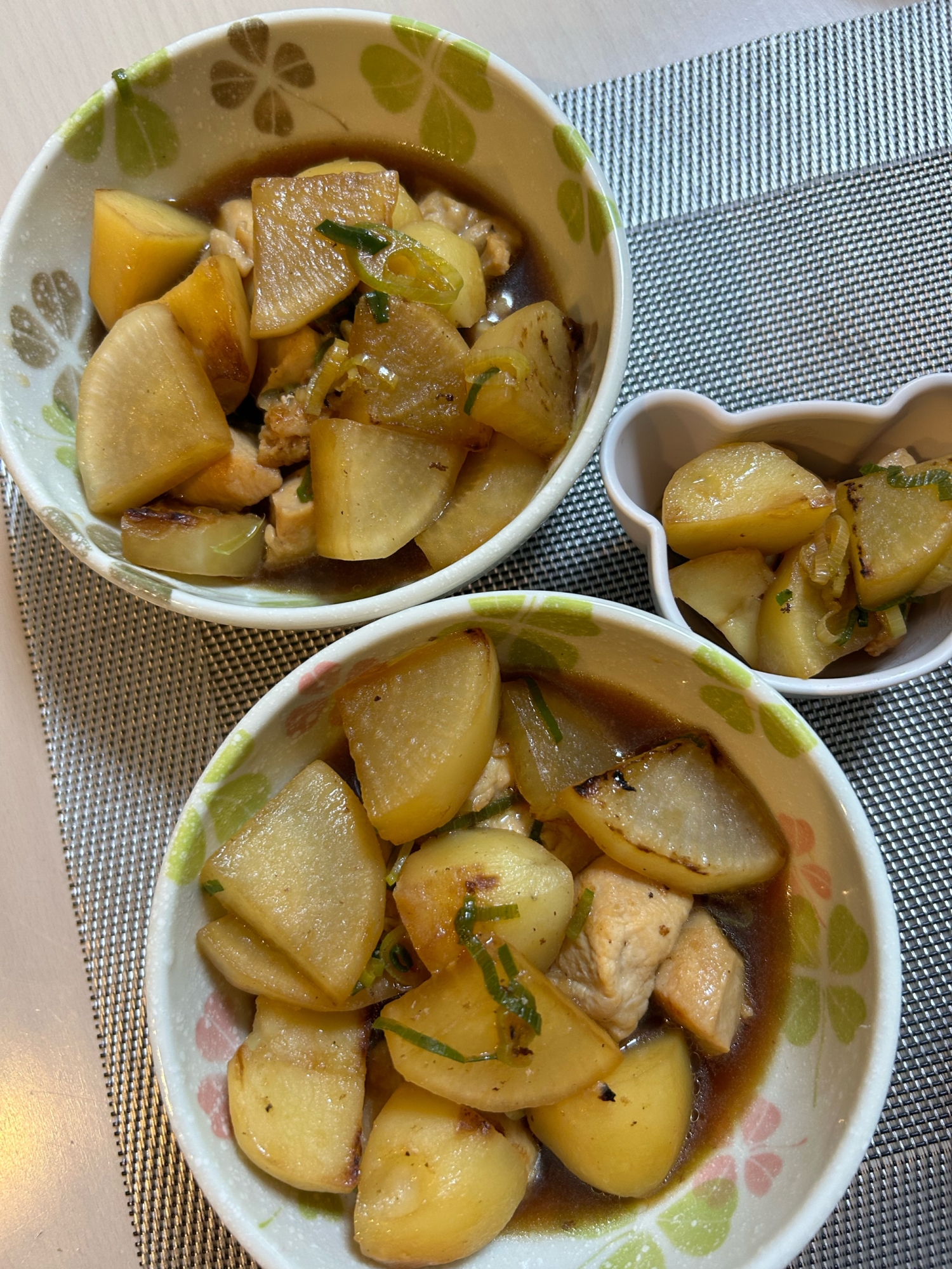 大根とじゃがいもと鶏胸肉の煮物