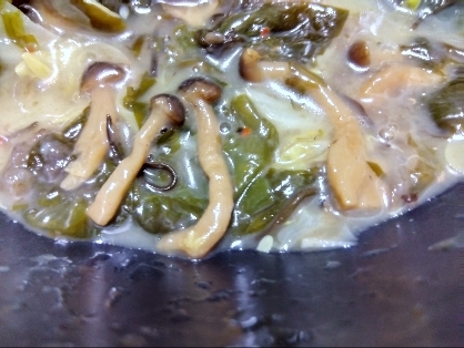 しめじ・たまねぎ・わかめ・ねぎ・油揚げの味噌汁