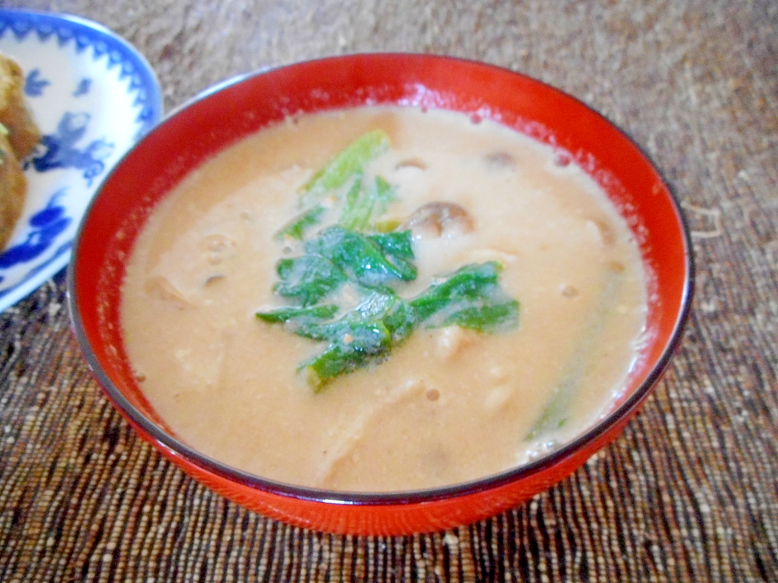 小松菜の豆乳味噌汁