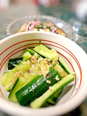 簡単おつまみ☆たたきキュウリの花椒風味