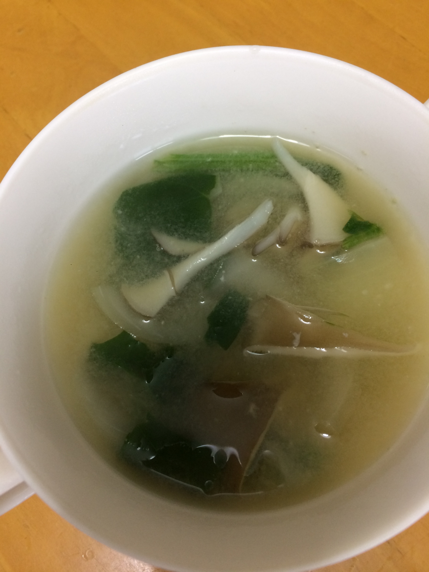 ほうれん草 舞茸 玉葱の味噌汁